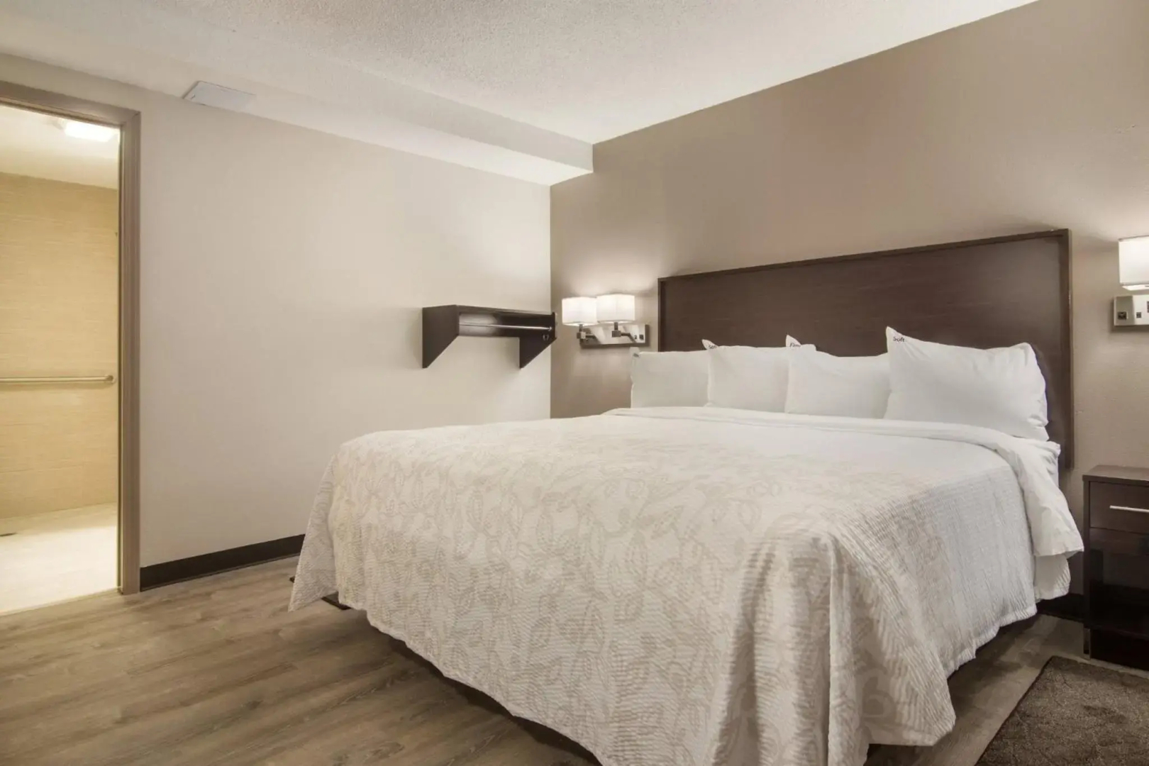 Red Roof Inn PLUS+ & Suites Erie