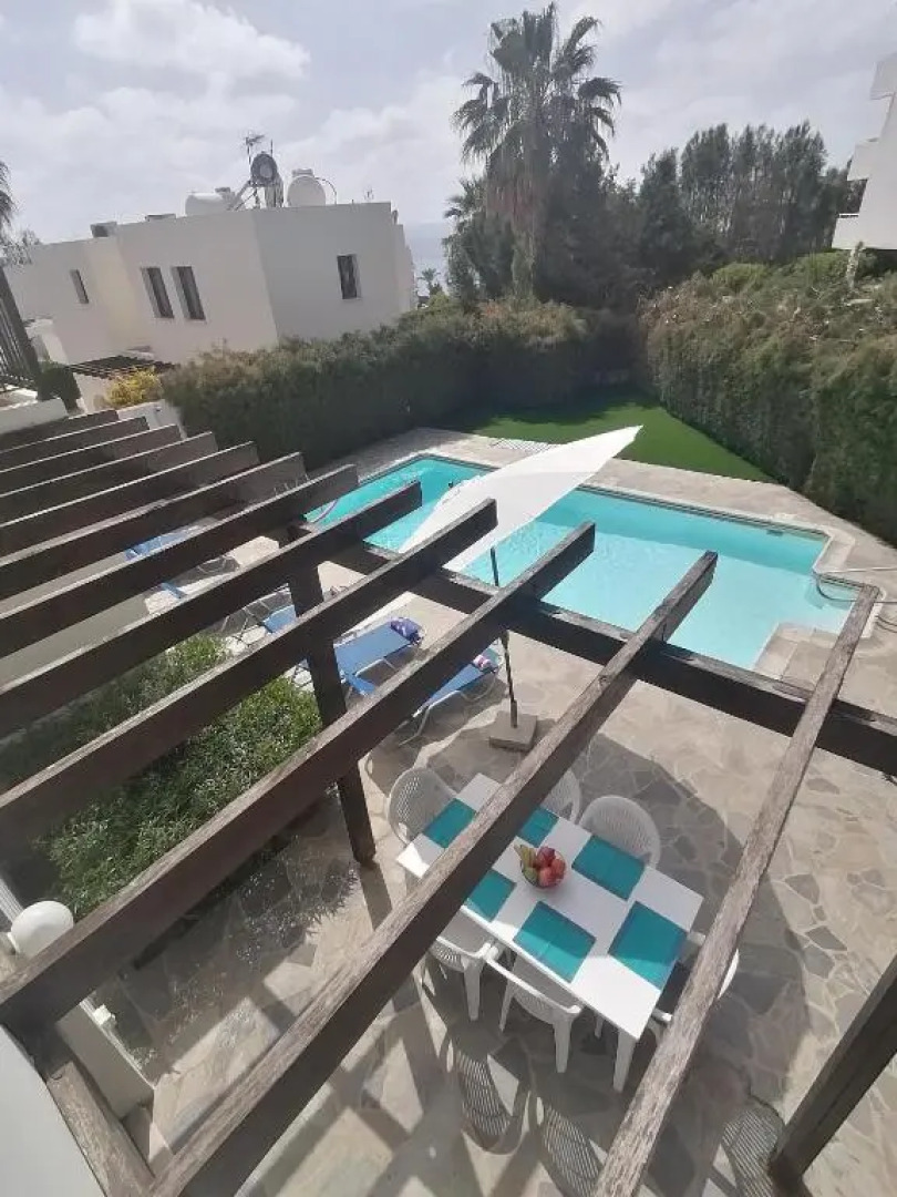 Spacious 3 bedroom villa private pool