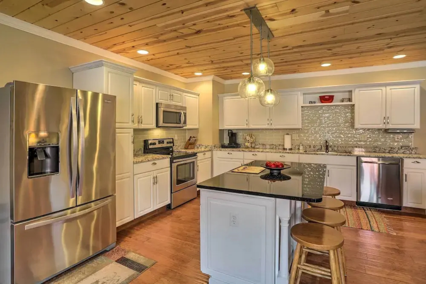 Cheerful Tiffin Digs in the Heart of Downtown