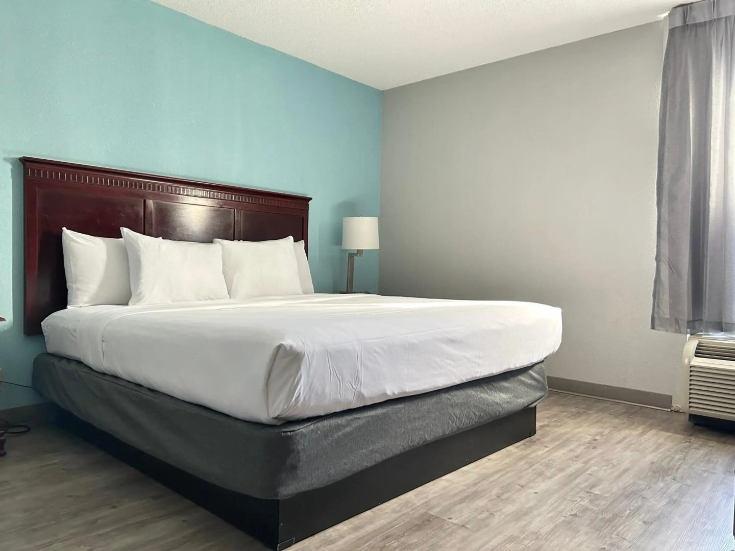 Clarion Inn & Suites Grand Rapids Airport