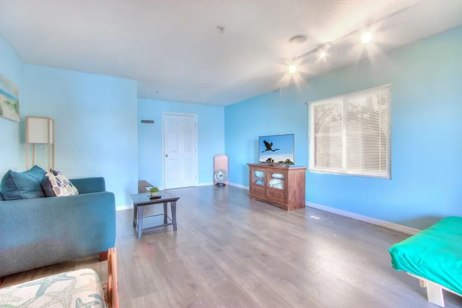 Bayway Luxury Townhome 4 Bedroom Townhouse by RedAwning