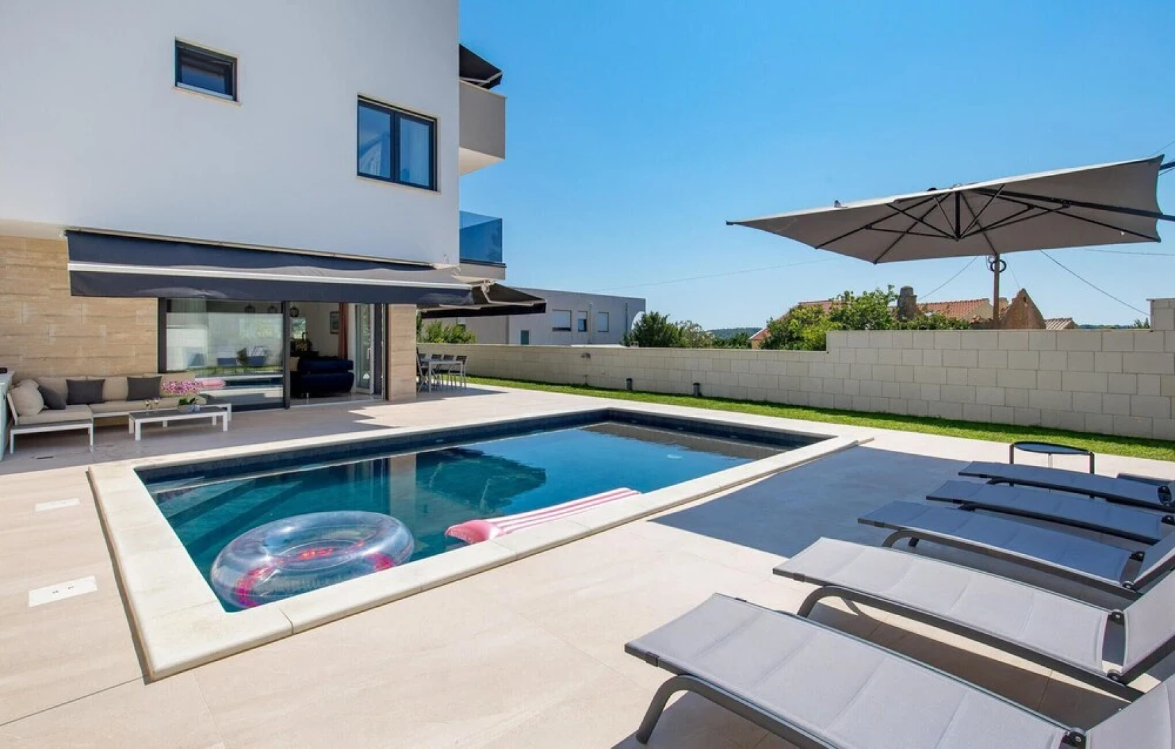 Amazing Home in Barbat na Rabu With 6 Bedrooms, Jacuzzi and Outdoor Swimming Pool