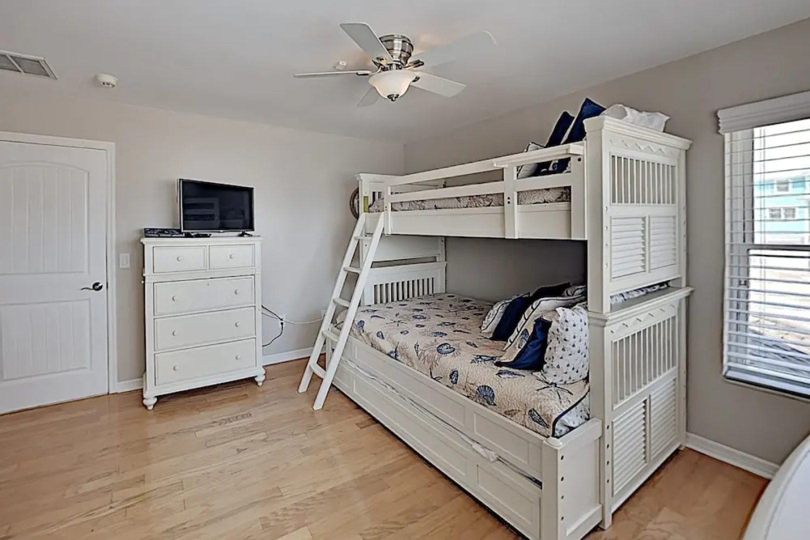 Beautiful River W/ Private Pool, Dock & Beach 3 Bedroom Home