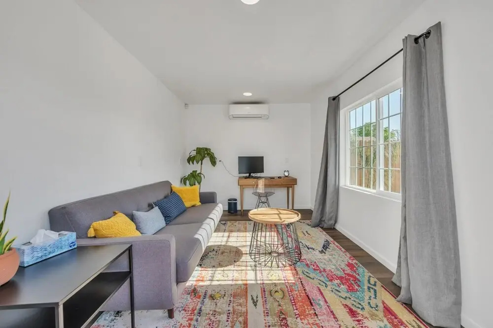 The Palms: Spacious 4-BR Retreat with Hot Tub near Gilbert by RedAwning