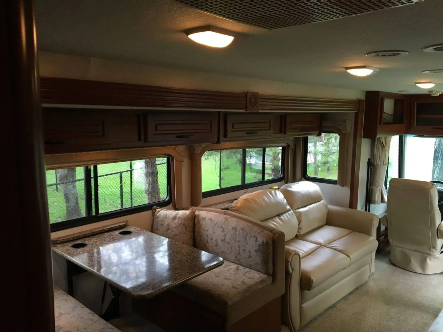 Royalty Maples Motel & Cottages