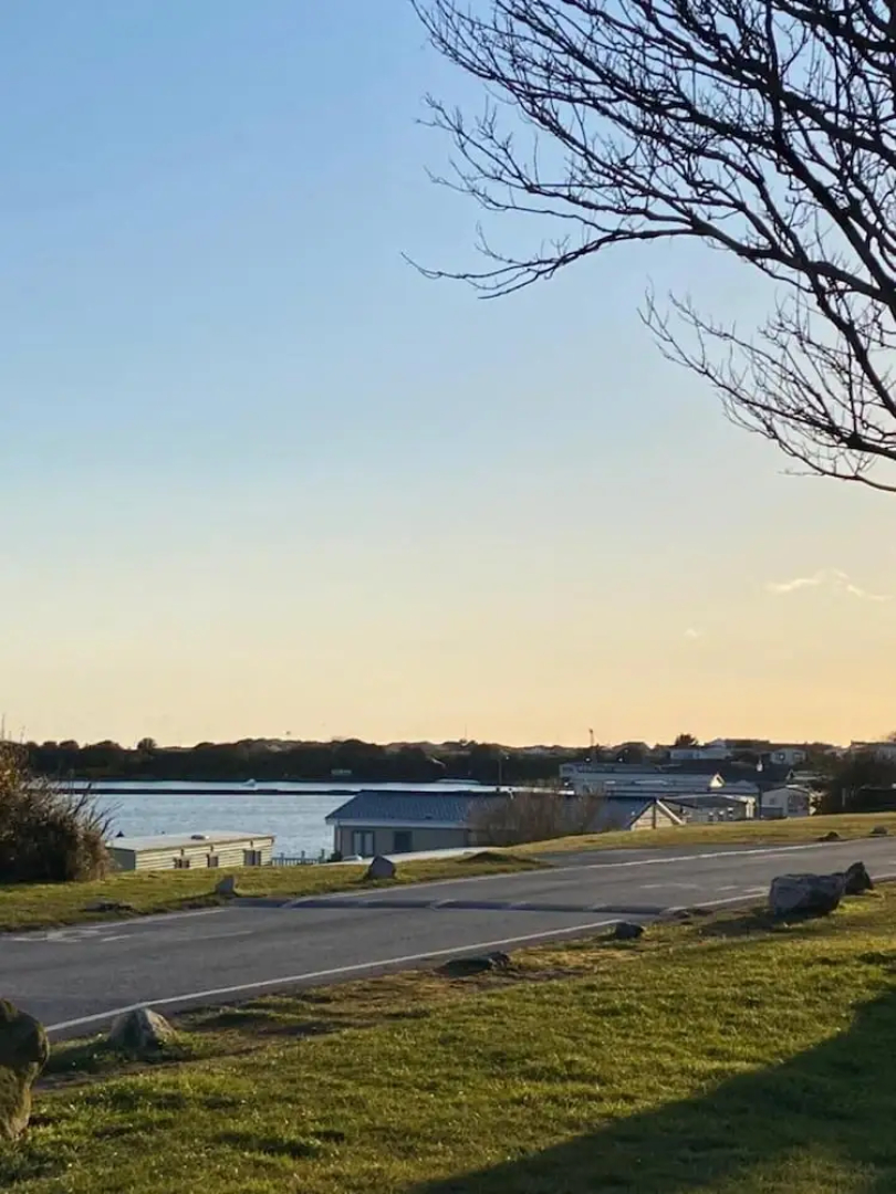 Immaculate 2-bed Static Caravan Near the Lake