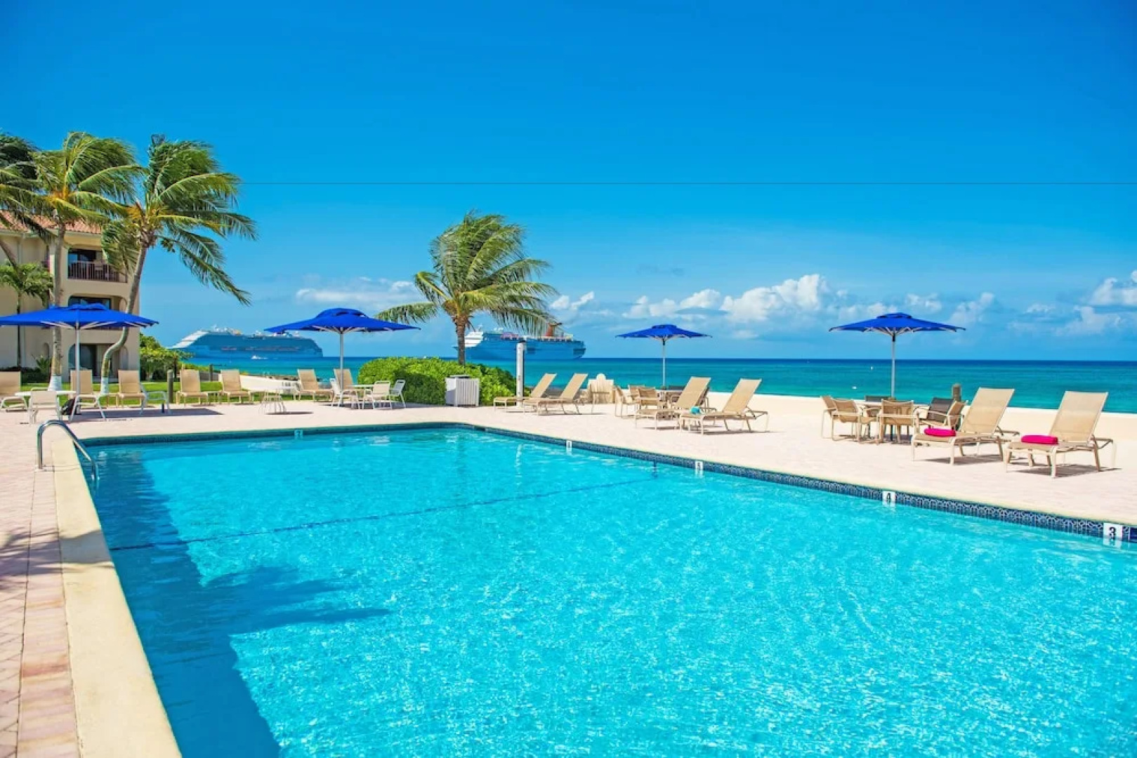 Frontline Bajamar with pool & gym