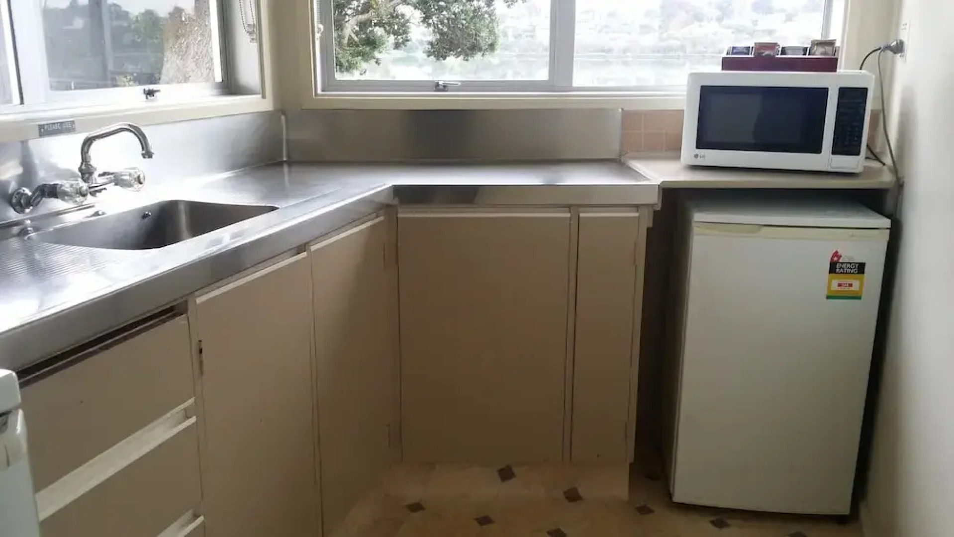 Fountain Court Motel