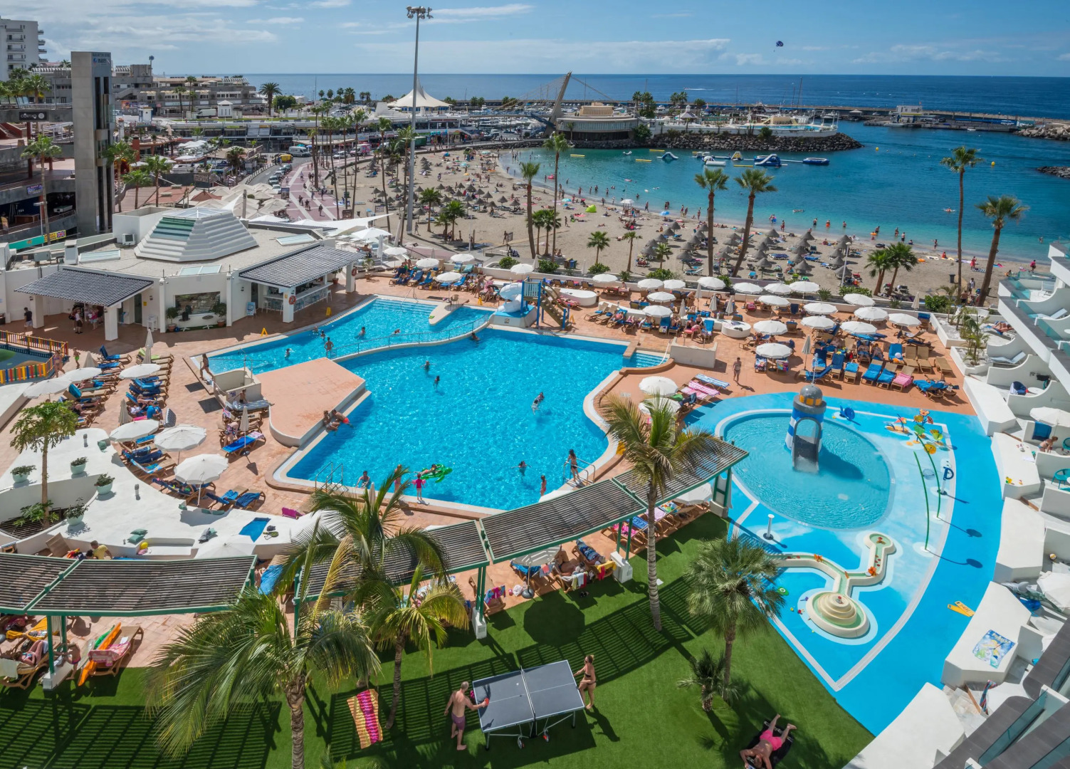 Отель HOVIMA La Pinta Beachfront Family