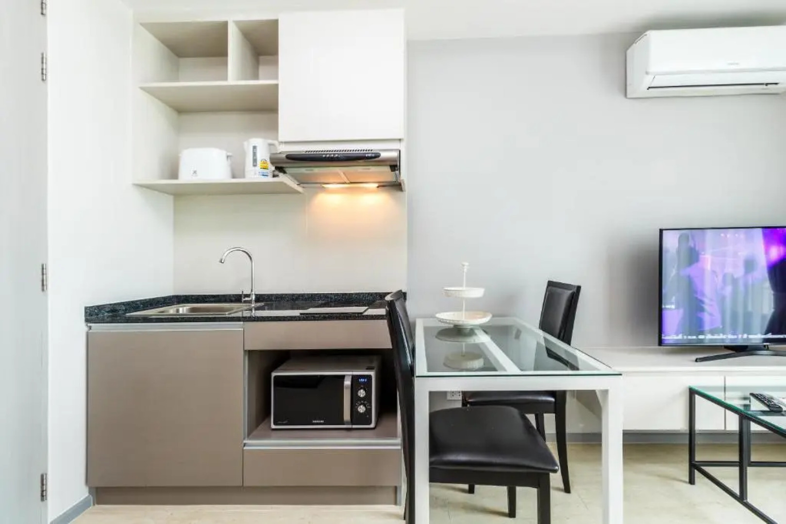 6 Avenue Surin by Lofty