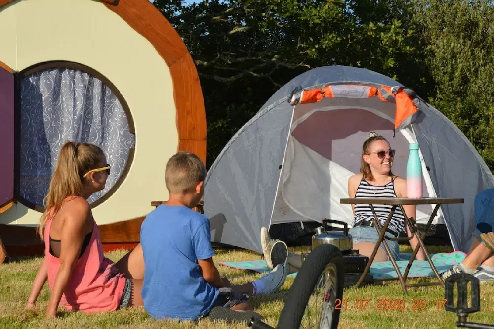 Secluded Meadow, Unique Shire Hut, Perfect Camping