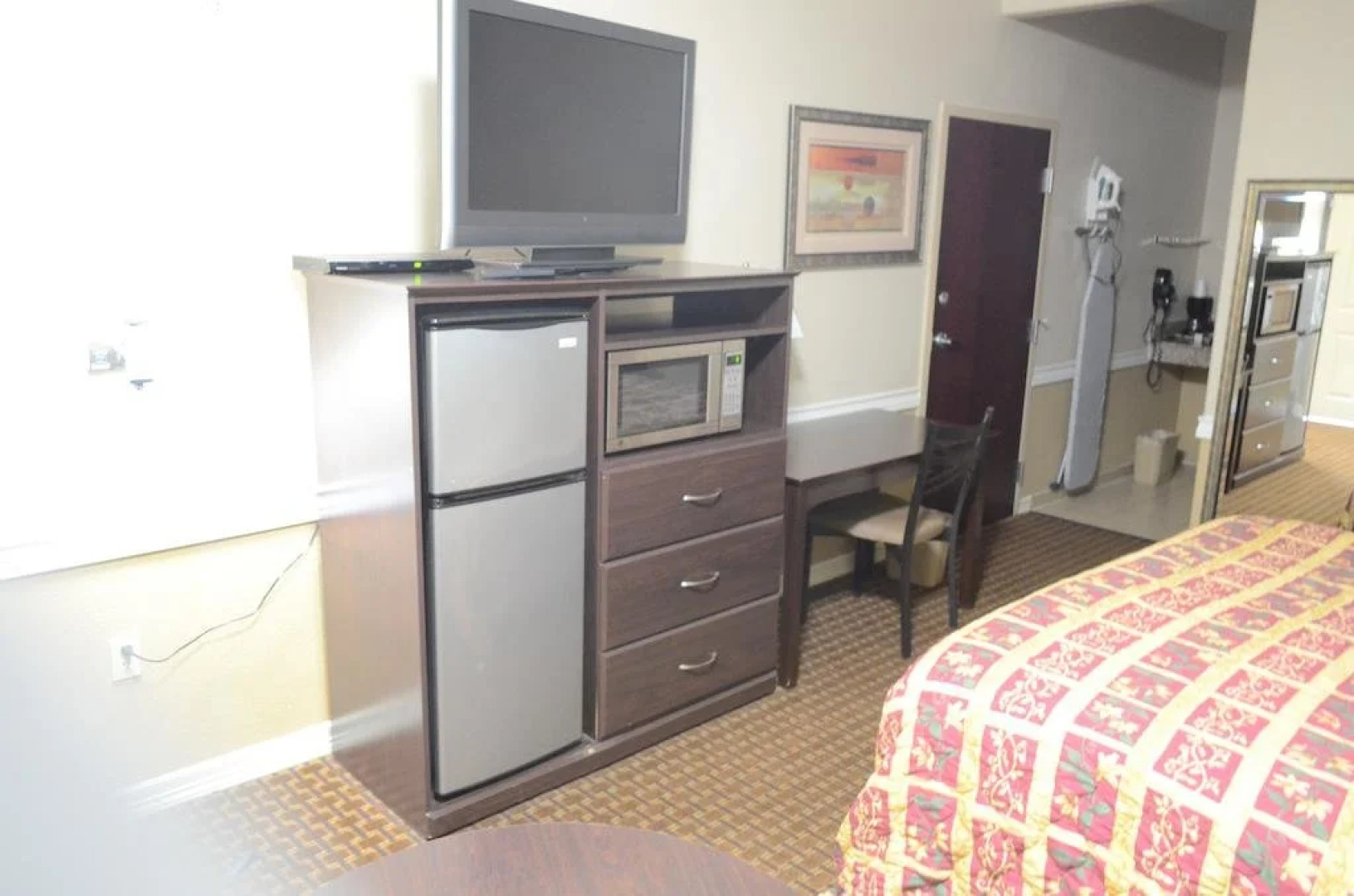Budget Host Inn & Suites