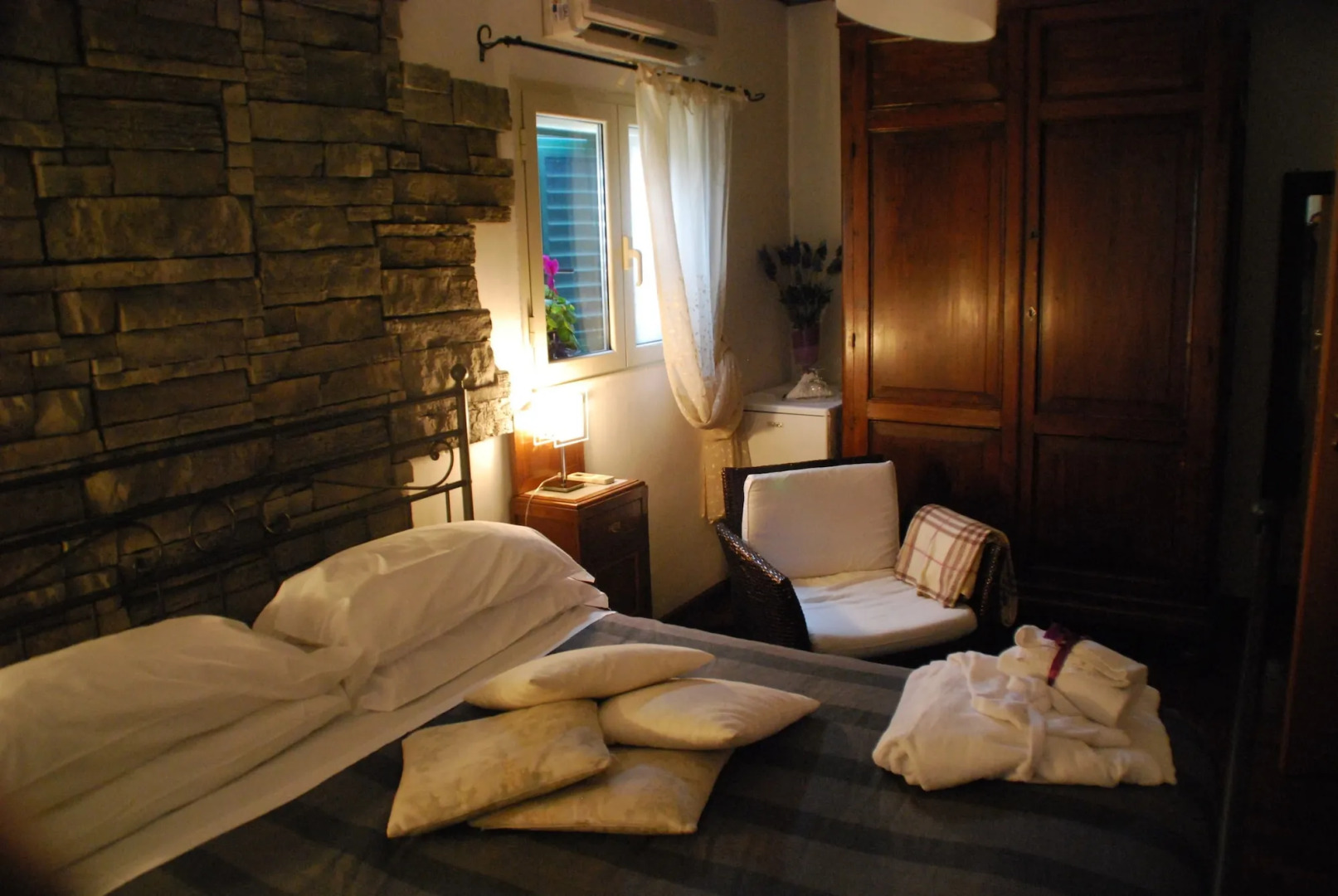 Casa Patronale Tipica Siciliana Home B&B TreMetriSoprailCielo camere con vista, colazione terrazzo panoramico