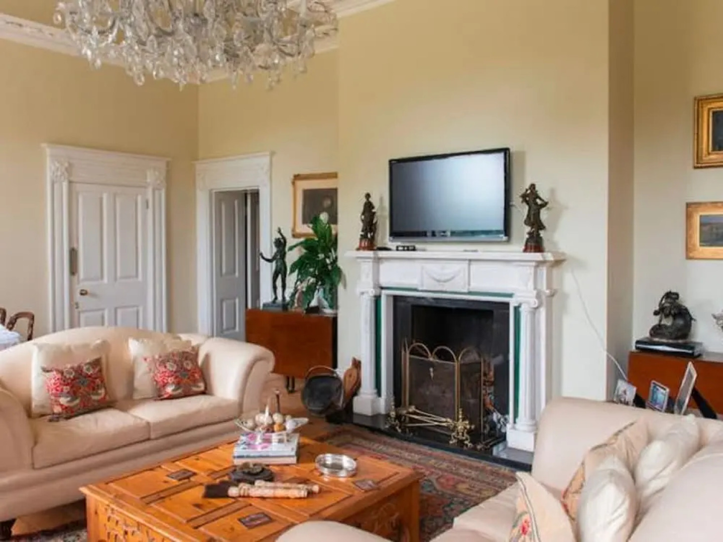 Lavish Holiday Home in Worcestershire With Jacuzzi