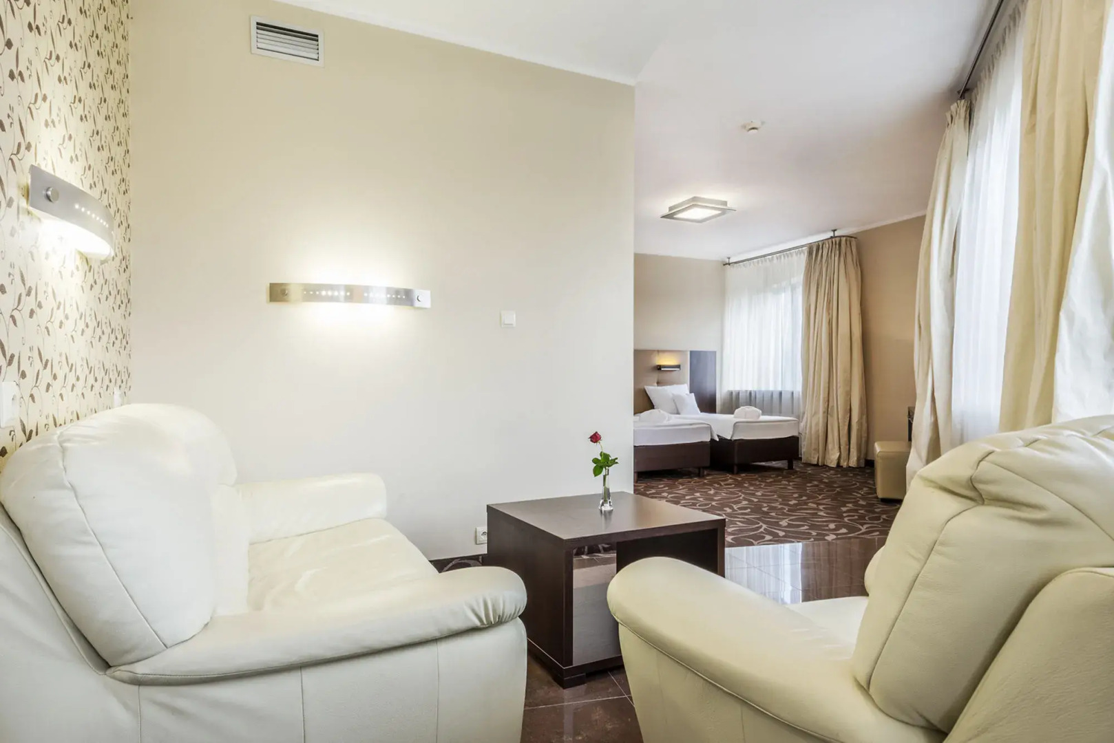 Hotel Victor Pruszkow By Desilva