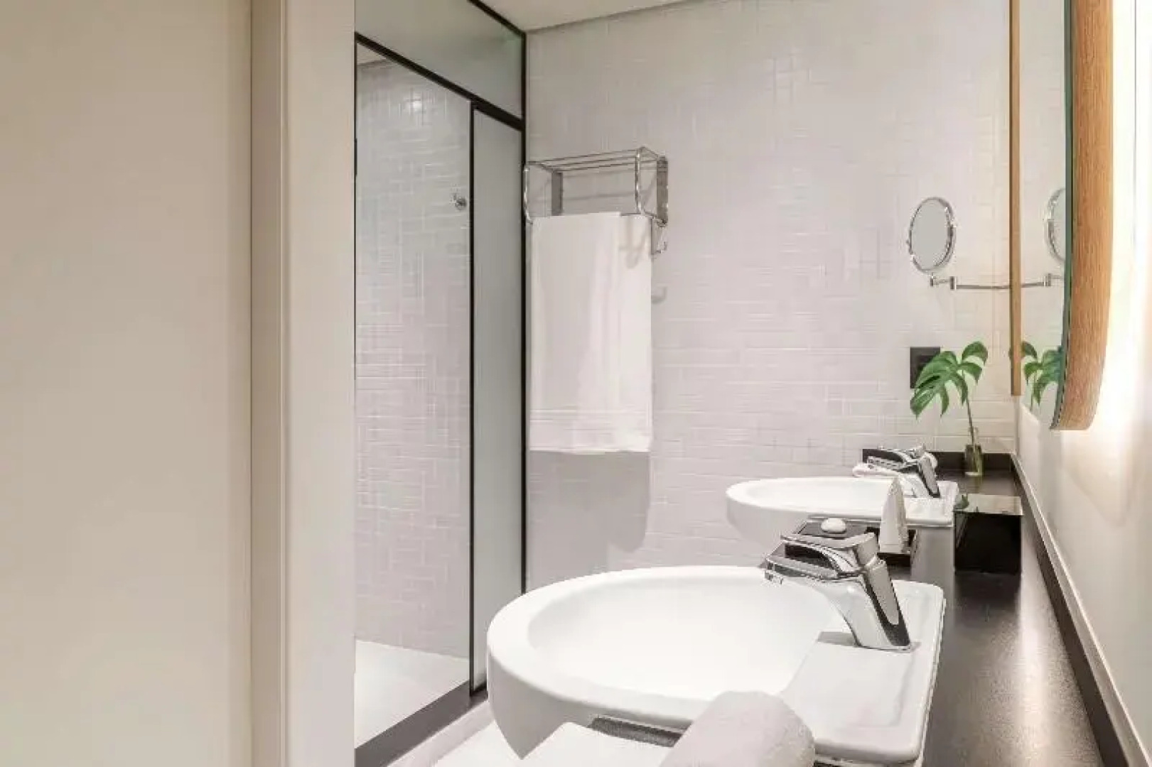 Almenat Embu das Artes Sao Paulo, Tapestry Collect