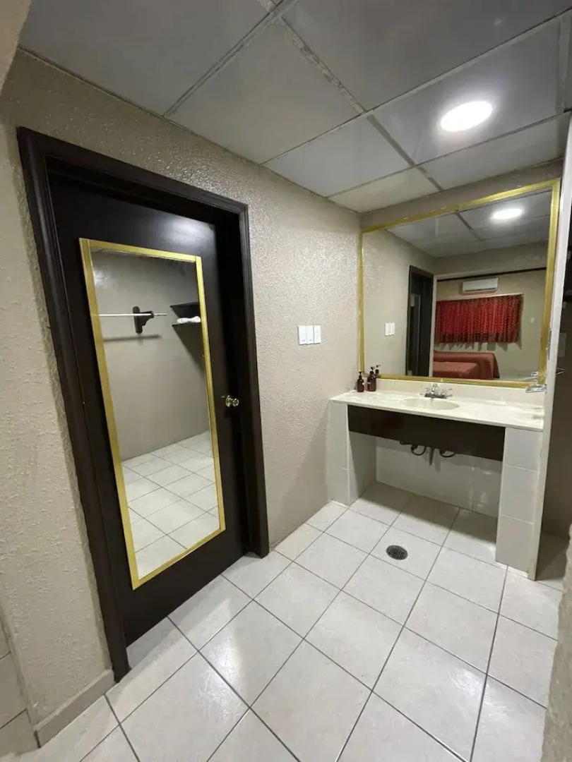 Kavia Meoqui Hotel & Suites