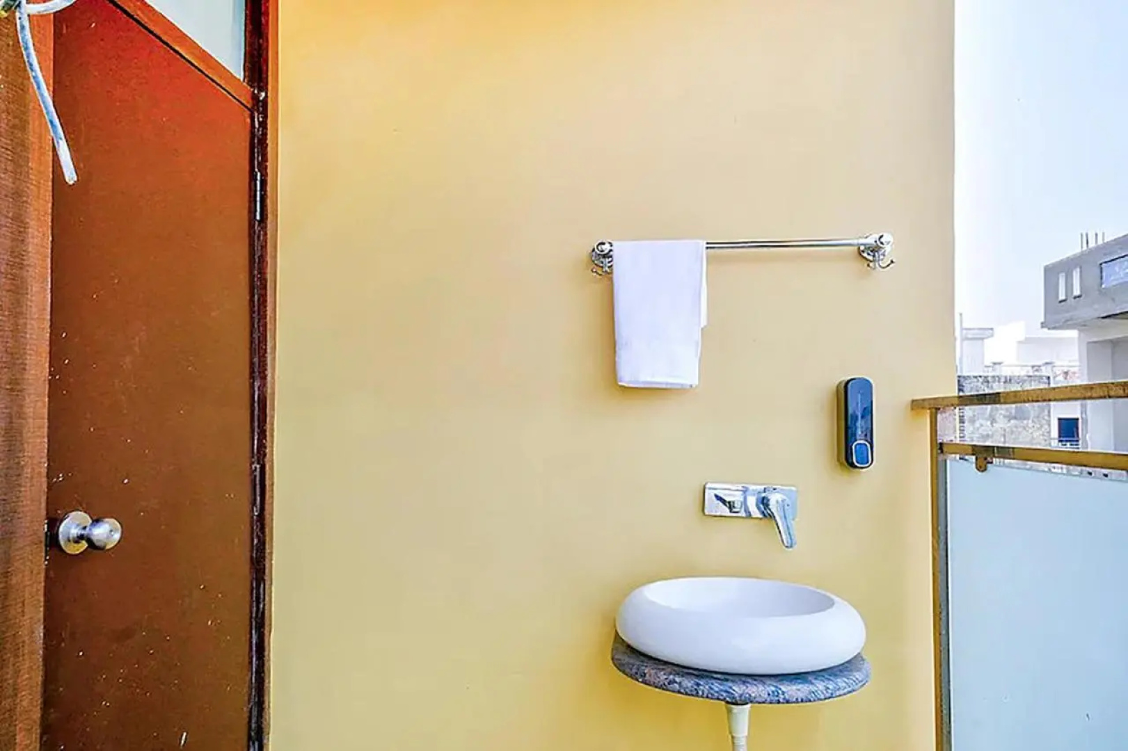 Fabhotel Saumendra