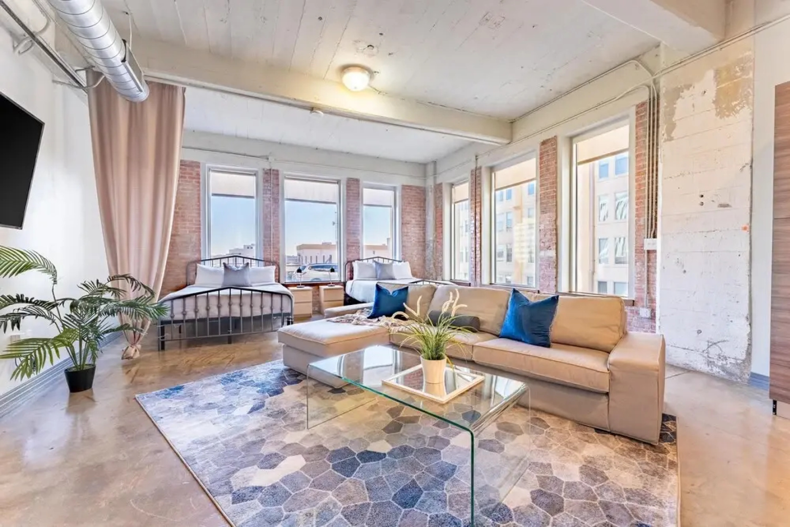 Downtown Dallas Apartments by Hosteeva