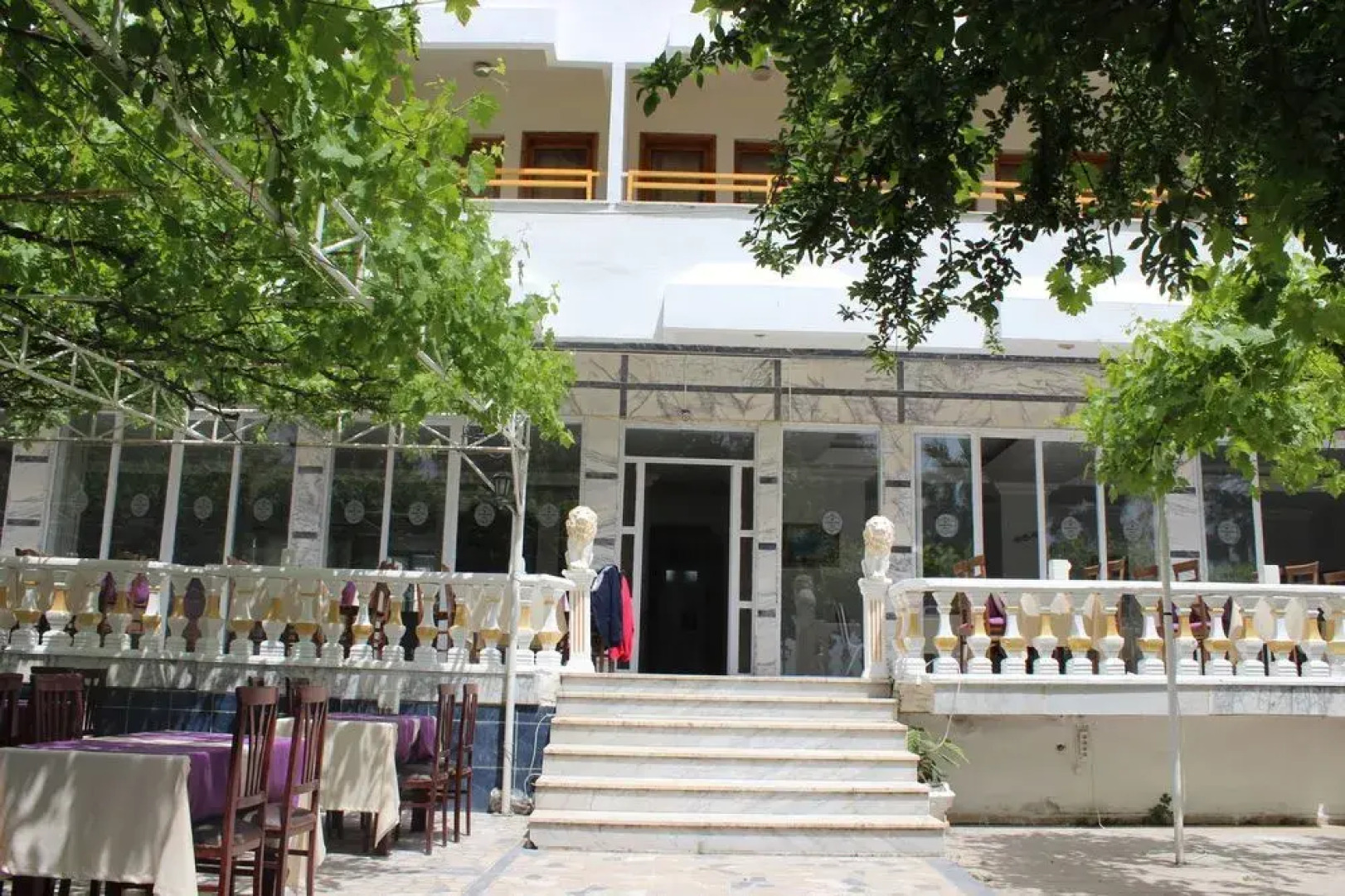 Yat Otel