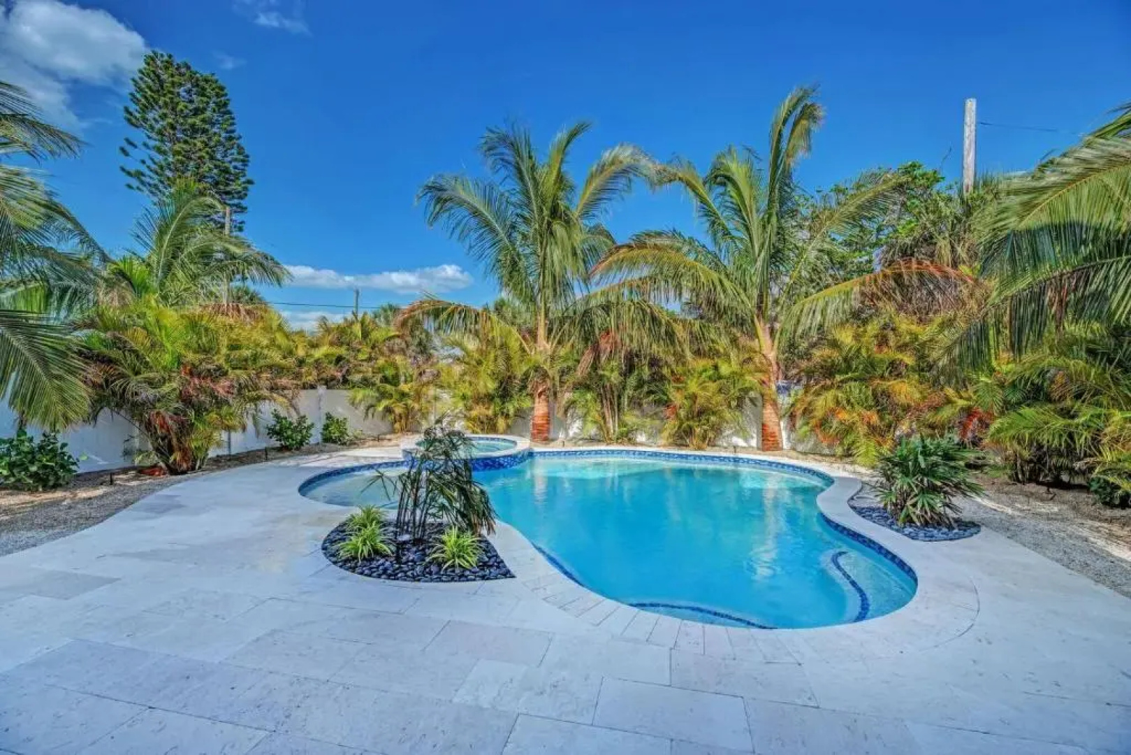 4 bed 4 and a half bath SLEEPS 10 elevator Heated Pool Spa Free WiFi boat dock