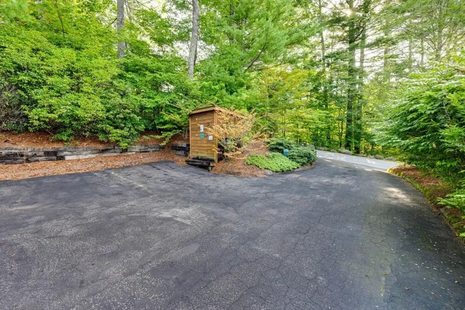 Sapphire Retreat Near Lakes, Trails & Waterfalls!