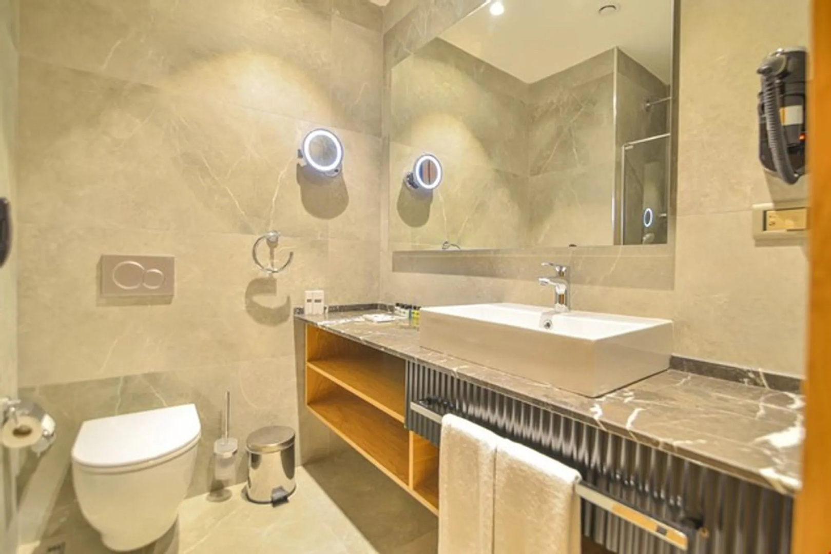 Mayi Hotel