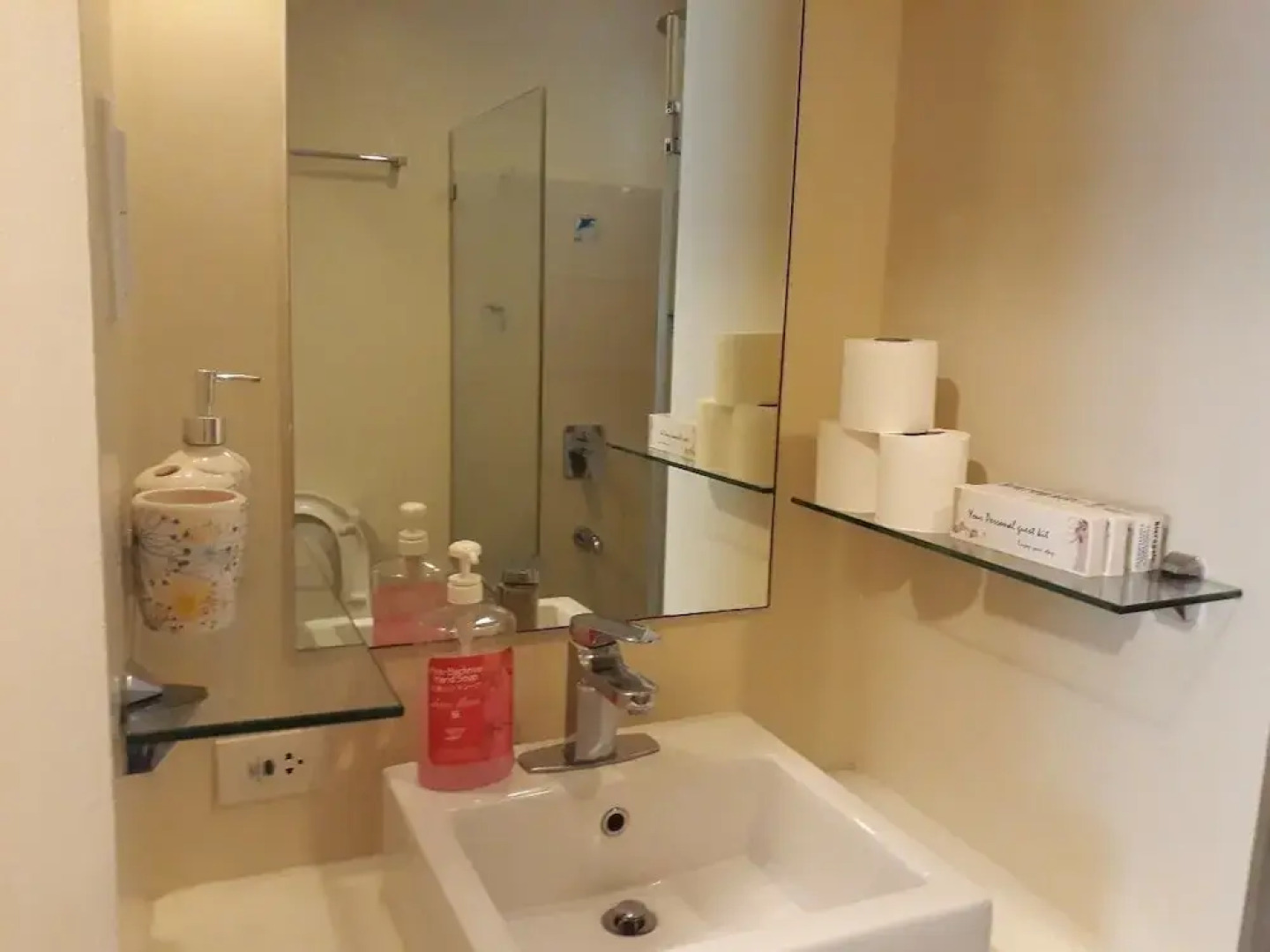 Pico De Loro Hamilo Coast Guest House