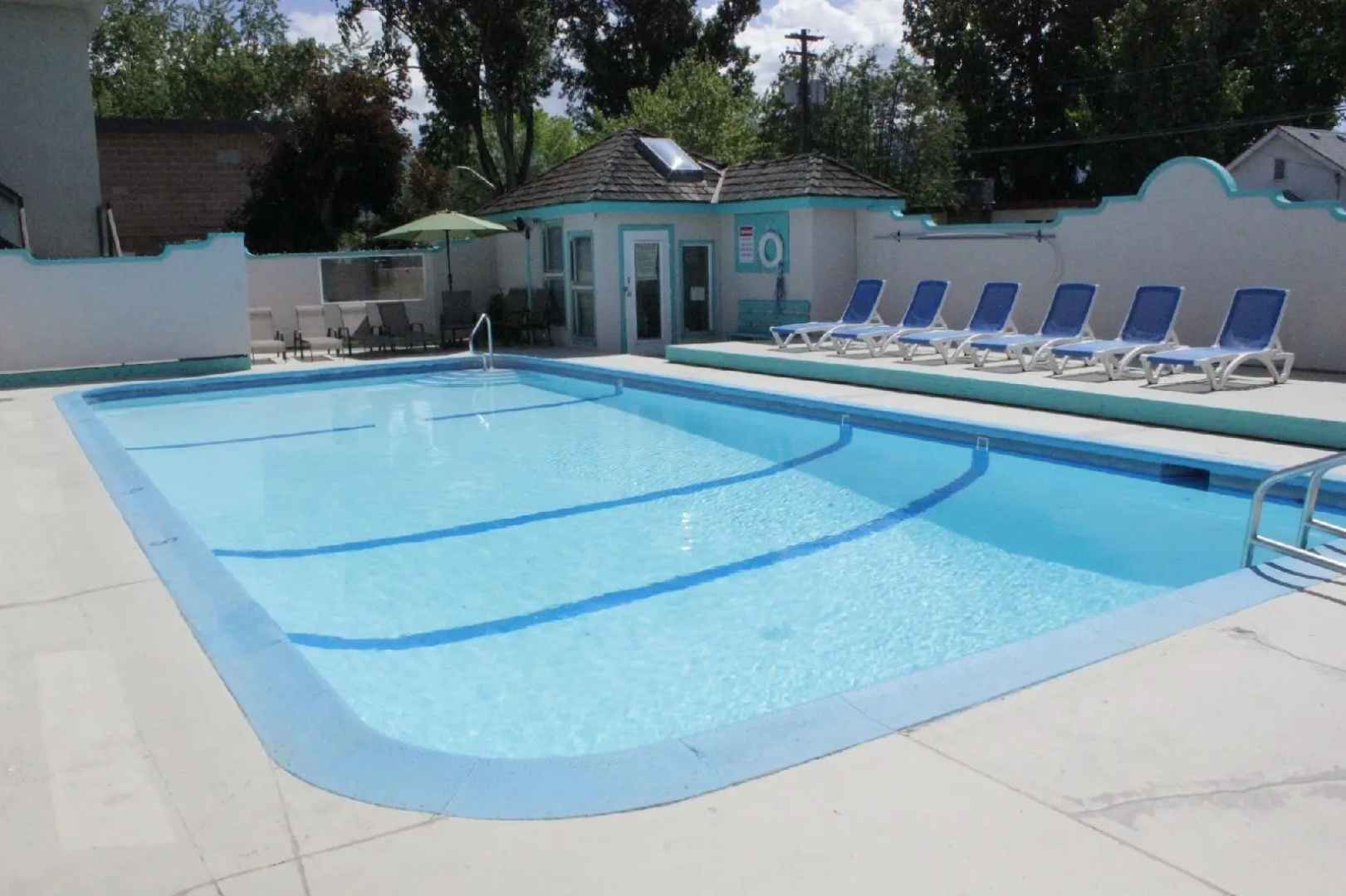 Tiki Shores Inn & Suites