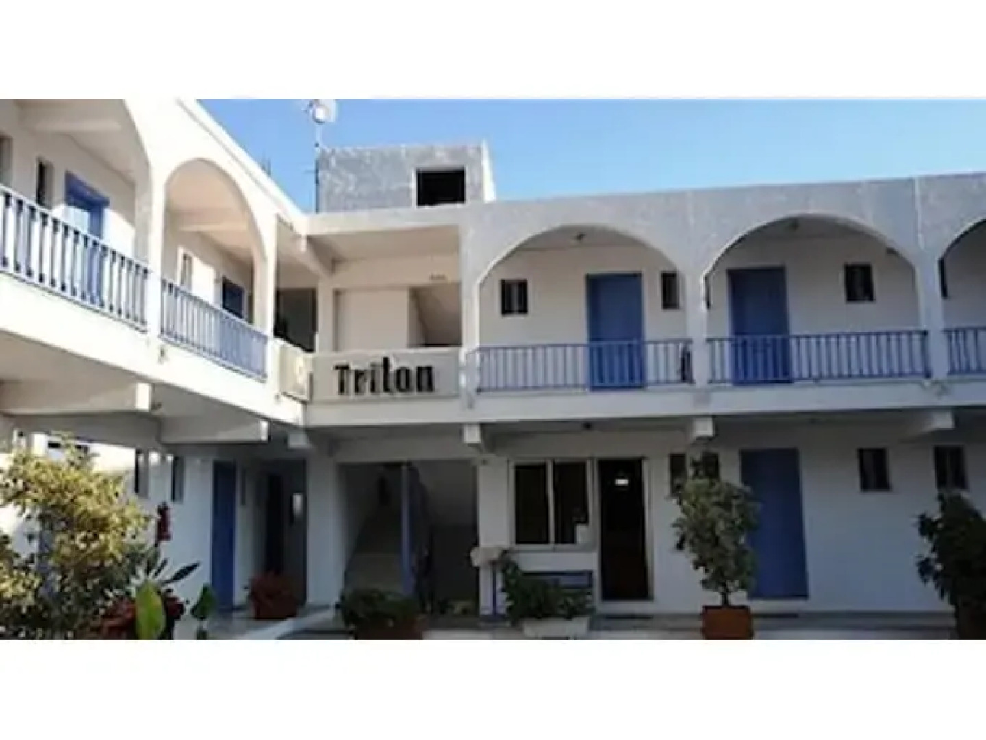 Triton Hotel & Bungalows