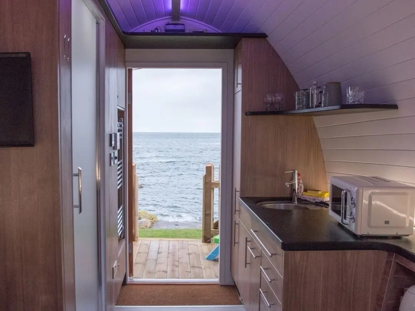 Door to the Shore - Seafront Cottages