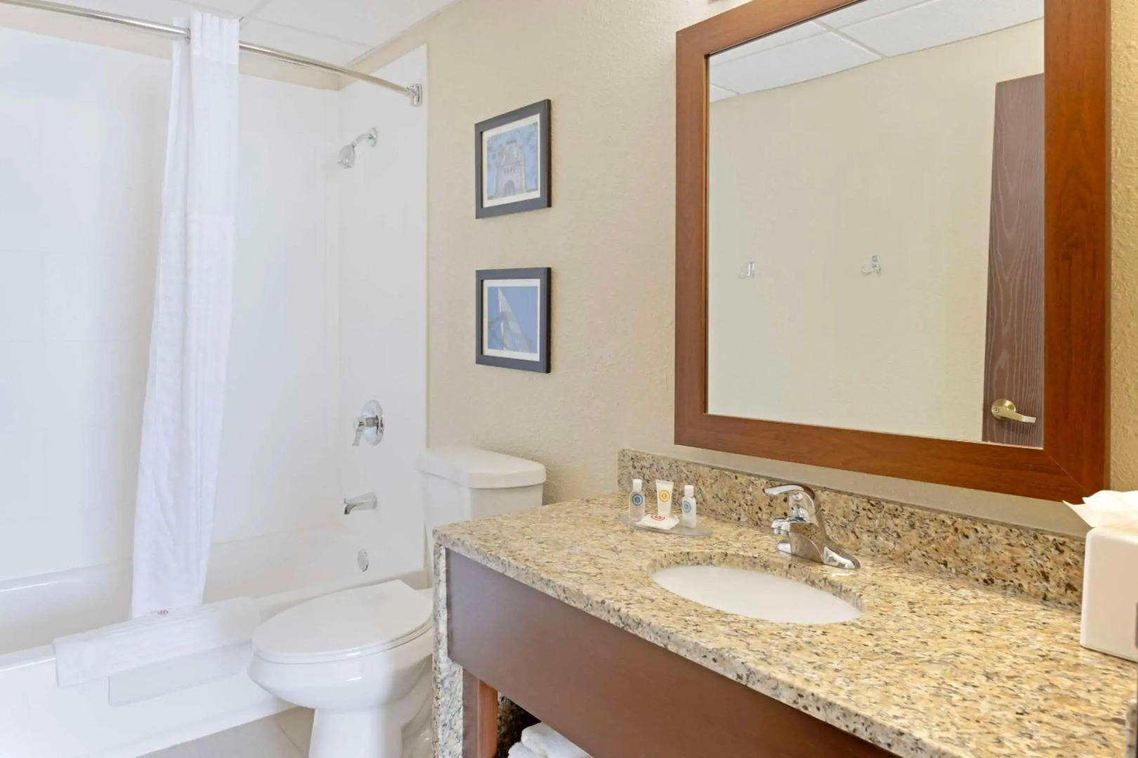 Comfort Inn & Suites Wichita Northeast