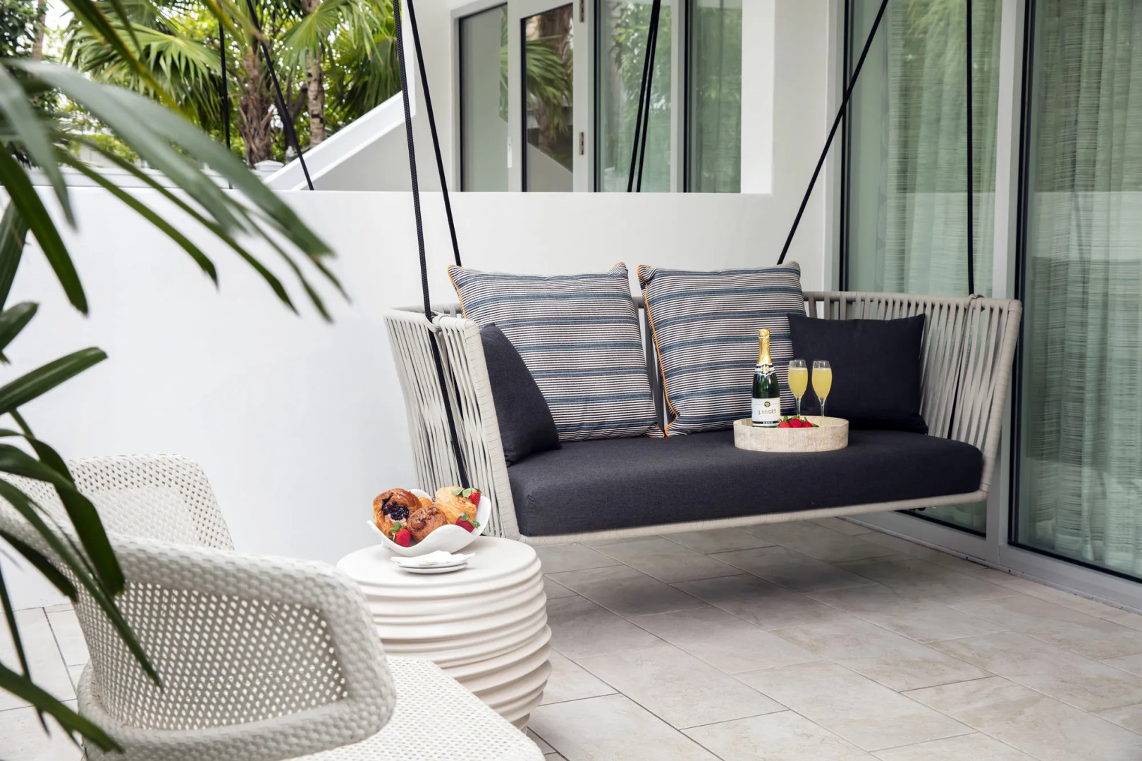 H2O Suites - Adults Only