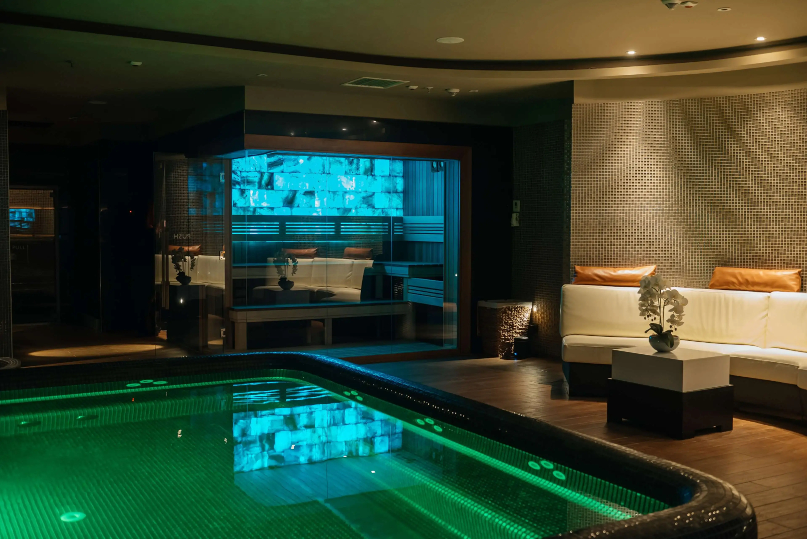 Отель Radisson Blu Leogrand