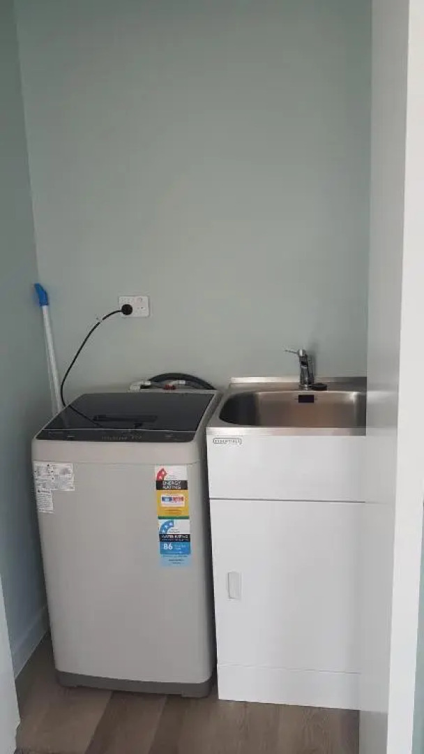 Brand New Two-Bedroom Cosy Cottage with Hobbit House sleep-out