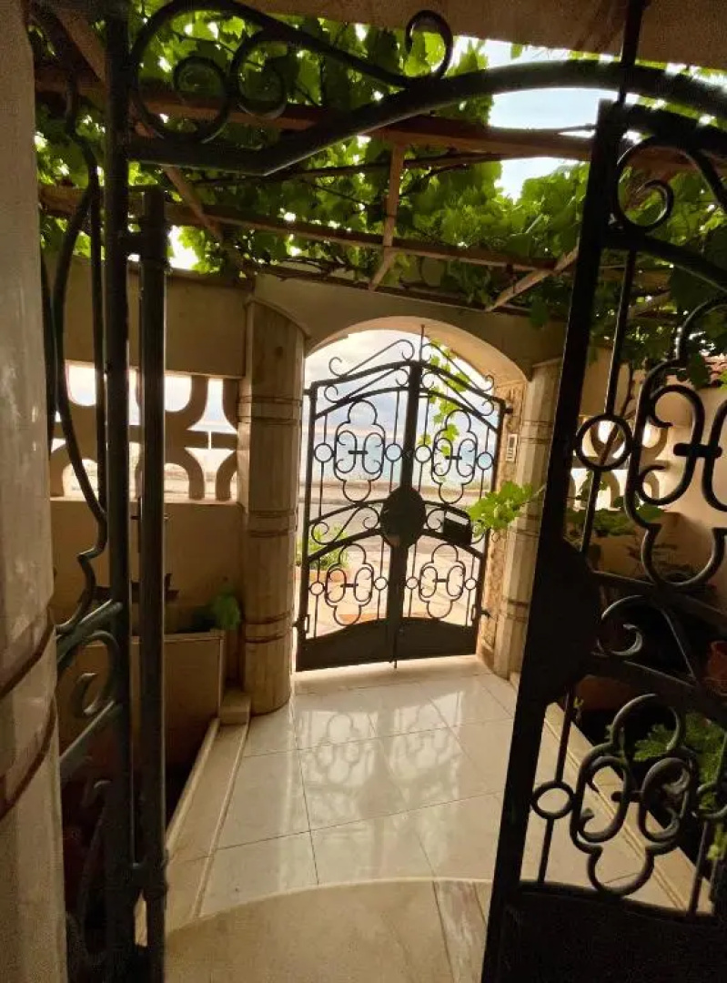 Seaside View: Enjoy Sunsets at fully equipped Apt.