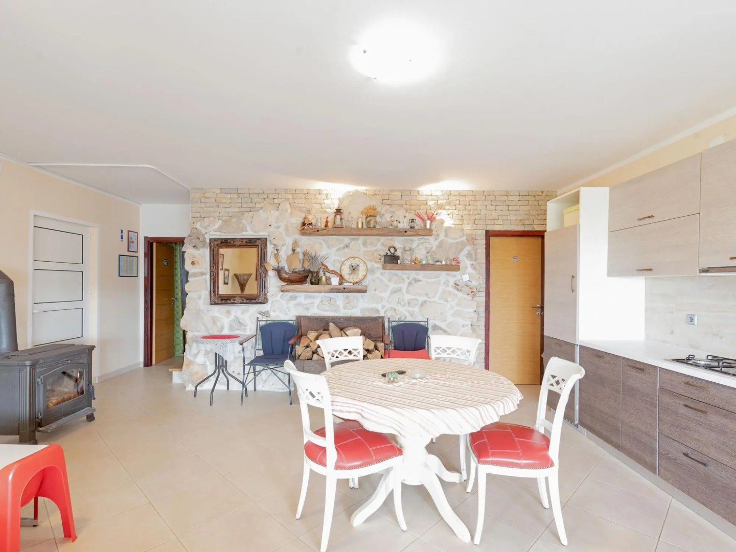 Modern Holiday Home in Mandre with Barbeque