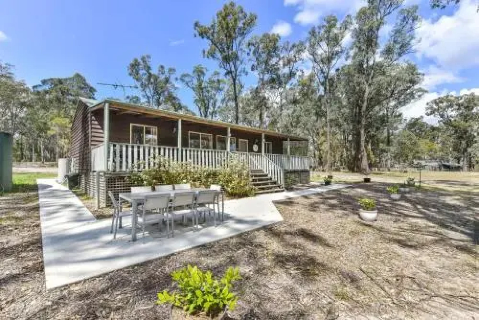 Kangaroo Cottage - cute Accom in bushland setting
