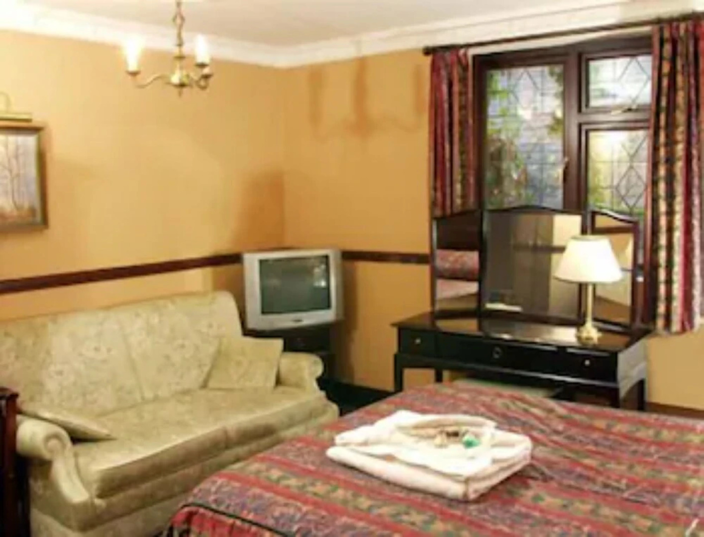 Crown & Cushion Hotel