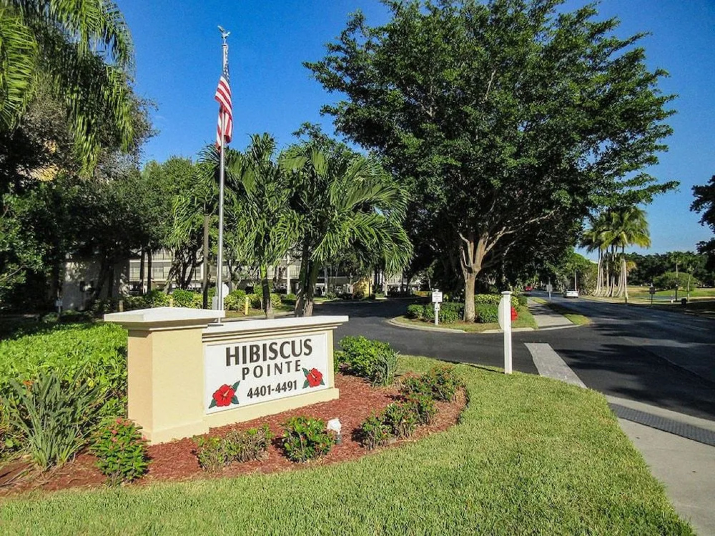 Hibiscus Pointe 564 by RedAwning
