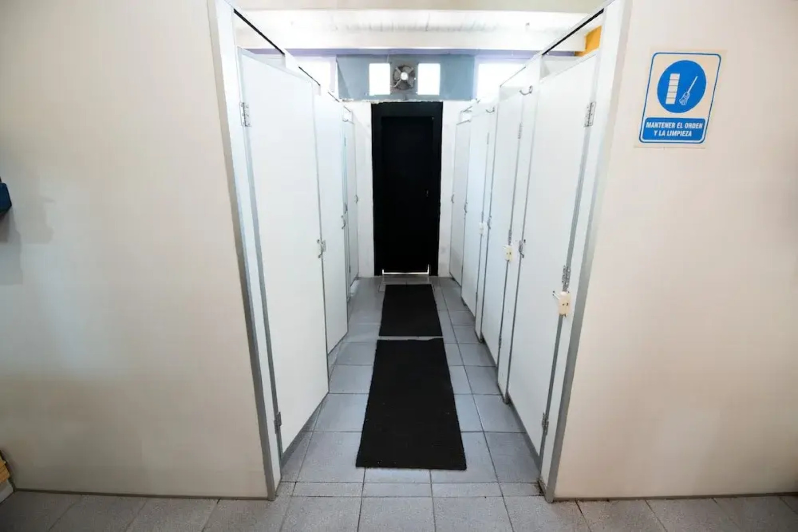 Mundaka Hostel y Bar - Adults Only