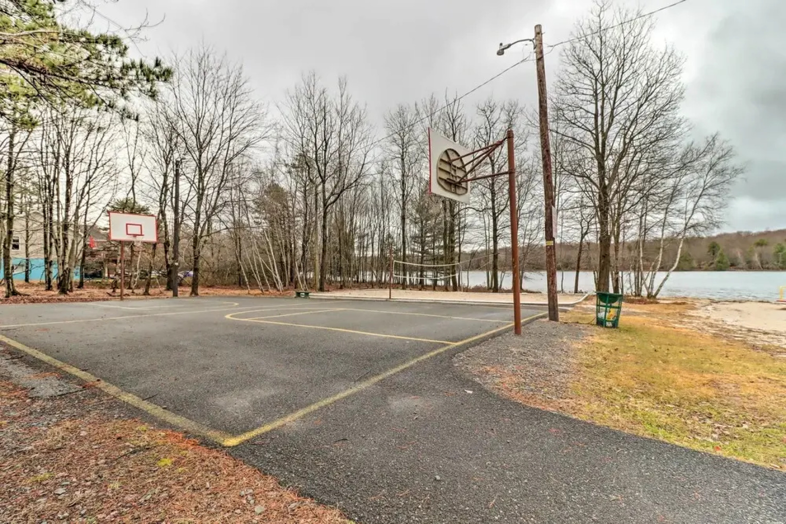 Blakeslee Home w/ Private Hot Tub, 5 Mi to Skiing!