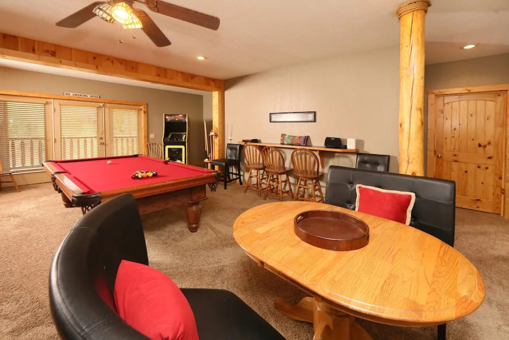 Black Bear Hideaway - Five Bedroom Cabin