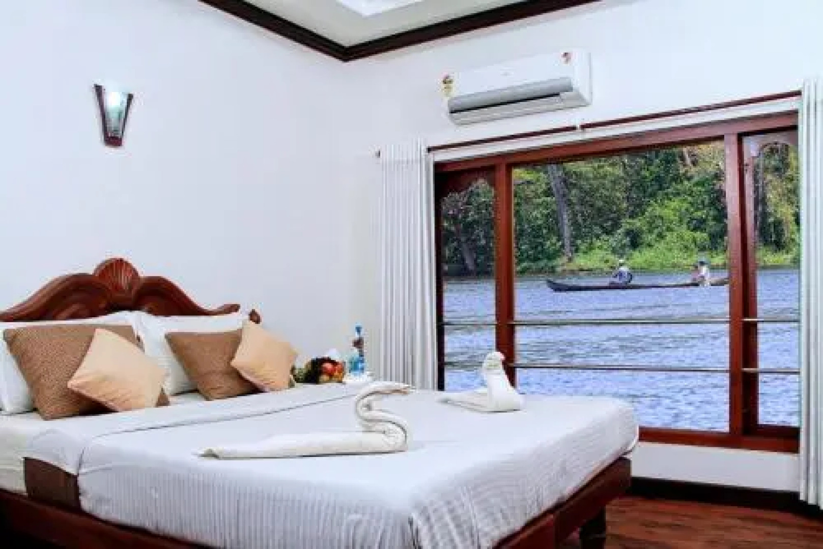 Dona House Boats at Alappuzha (Alleppey Backwaters)