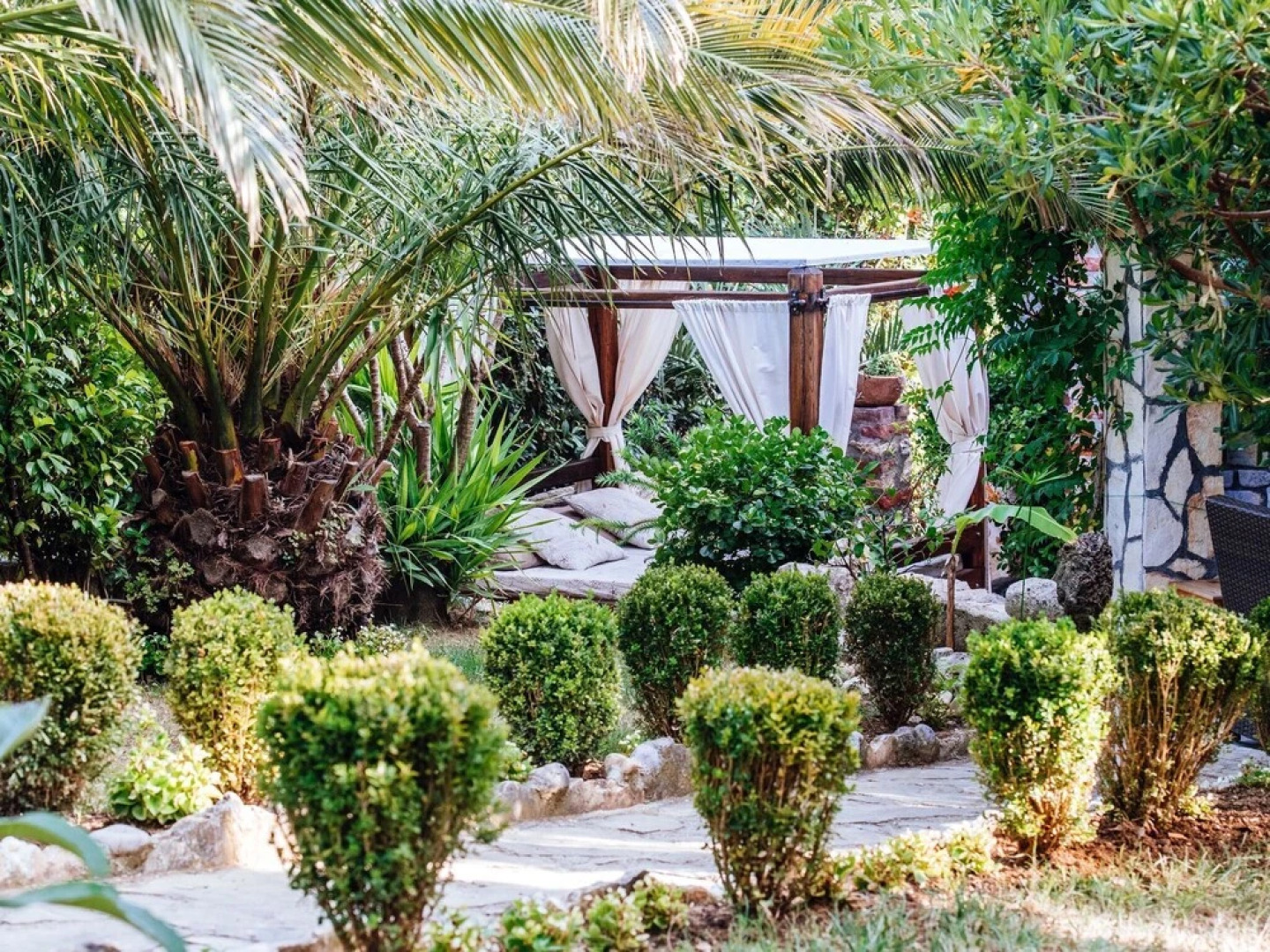 Beautiful Holiday Home With Private Pool, Nice Garden With Relax Area, Taverne