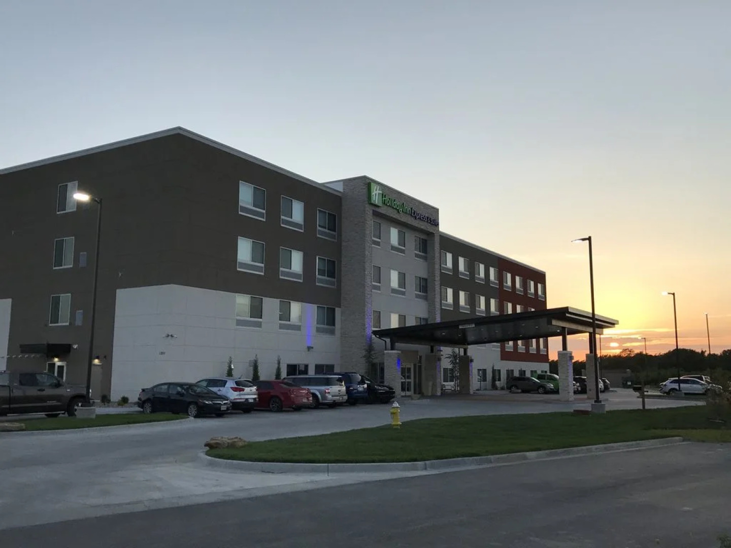 Holiday Inn Express & Suites Kansas City - Lee's Summit by IHG