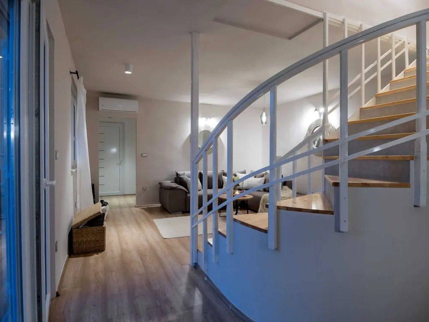 Luxury Villa Lelu With Heated Saltwater Pool, Parking, High Speed Internet, Bbq, el. car Charge T2