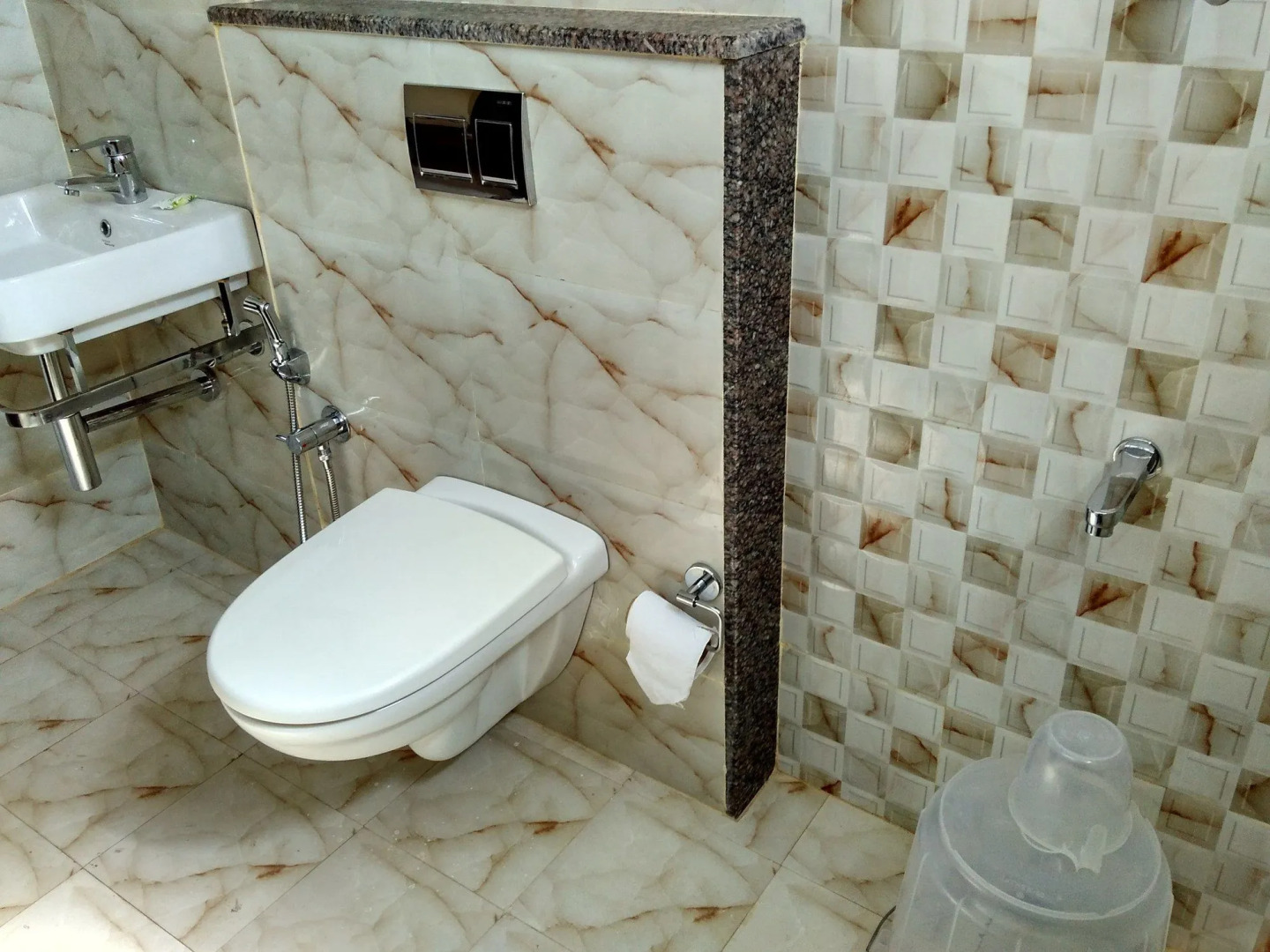 Hotel Raj Vista - Suites & Convention