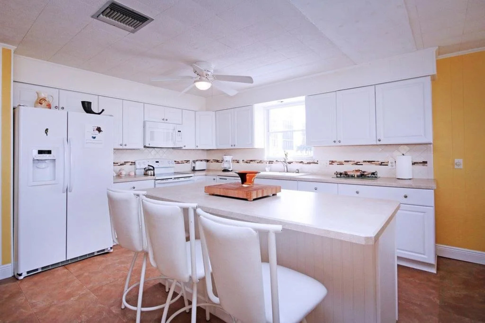 Pelican Beach Beach Front 4 s 4 Br home by RedAwning