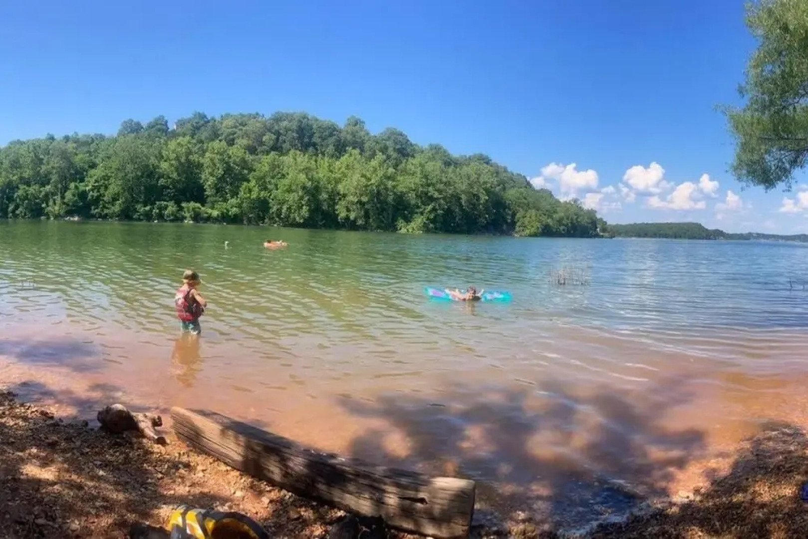 Beaver Lake Hillside Hideaway 2 Bedroom Home by Redawning